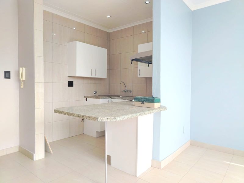 Sunrise Living in a Stylish Open-Plan Studio Retreat - Photo 9