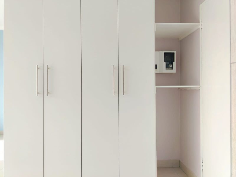 Sunrise Living in a Stylish Open-Plan Studio Retreat - Photo 7