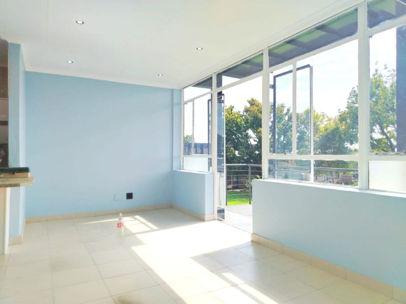 Sunrise Living in a Stylish Open-Plan Studio Retreat - Photo 4