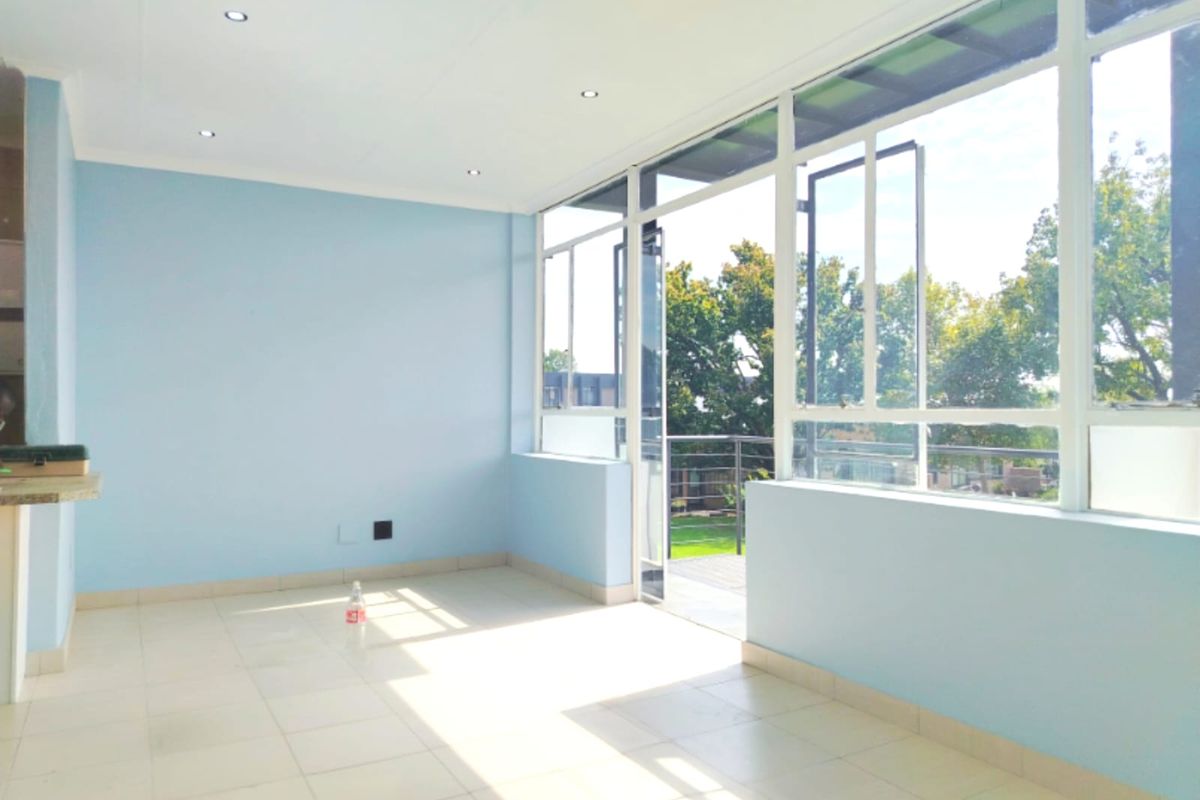 Sunrise Living in a Stylish Open-Plan Studio Retreat - Photo 4