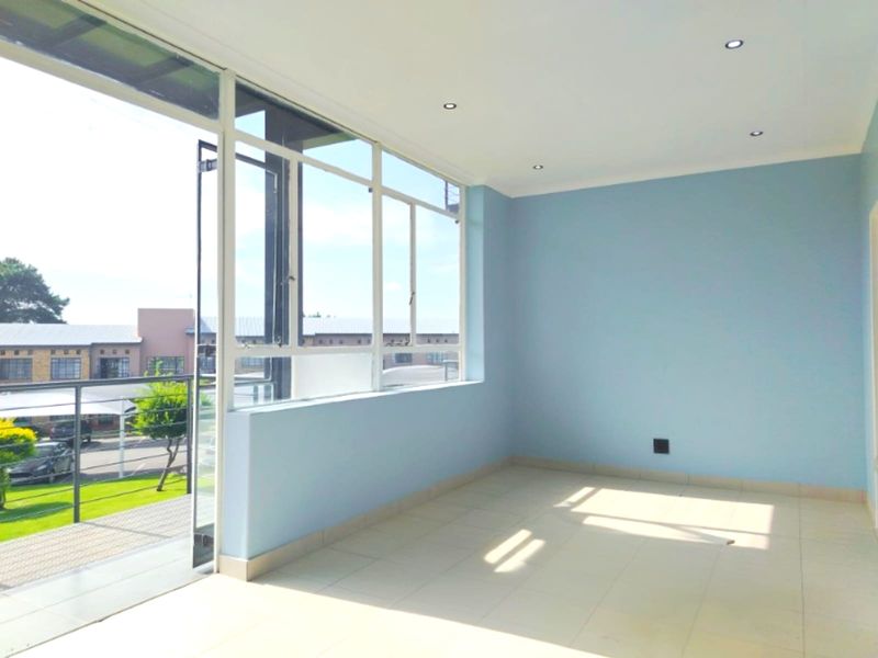 Sunrise Living in a Stylish Open-Plan Studio Retreat - Photo 2