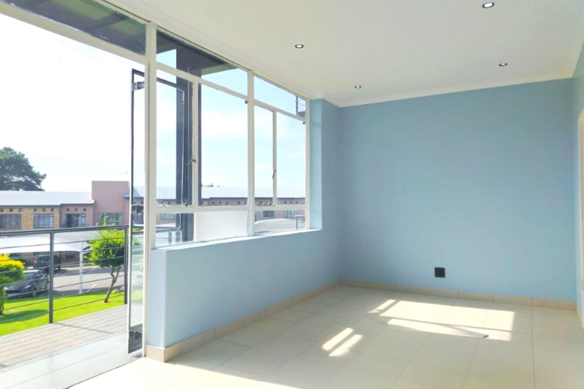 Sunrise Living in a Stylish Open-Plan Studio Retreat - Photo 2