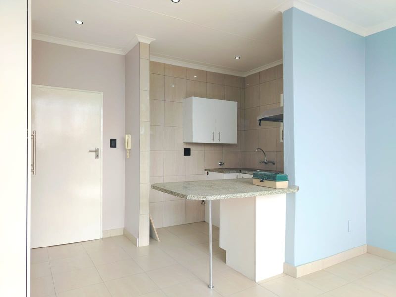 Sunrise Living in a Stylish Open-Plan Studio Retreat - Photo 5