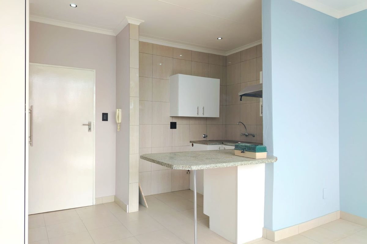 Sunrise Living in a Stylish Open-Plan Studio Retreat - Photo 5