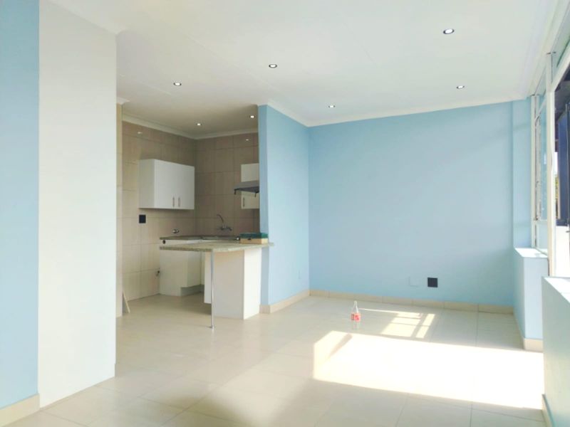 Sunrise Living in a Stylish Open-Plan Studio Retreat - Photo 3