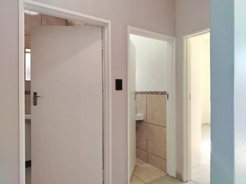 Modern Two-Bedroom Gem with Spacious Living & Inviting Patio - Photo 10