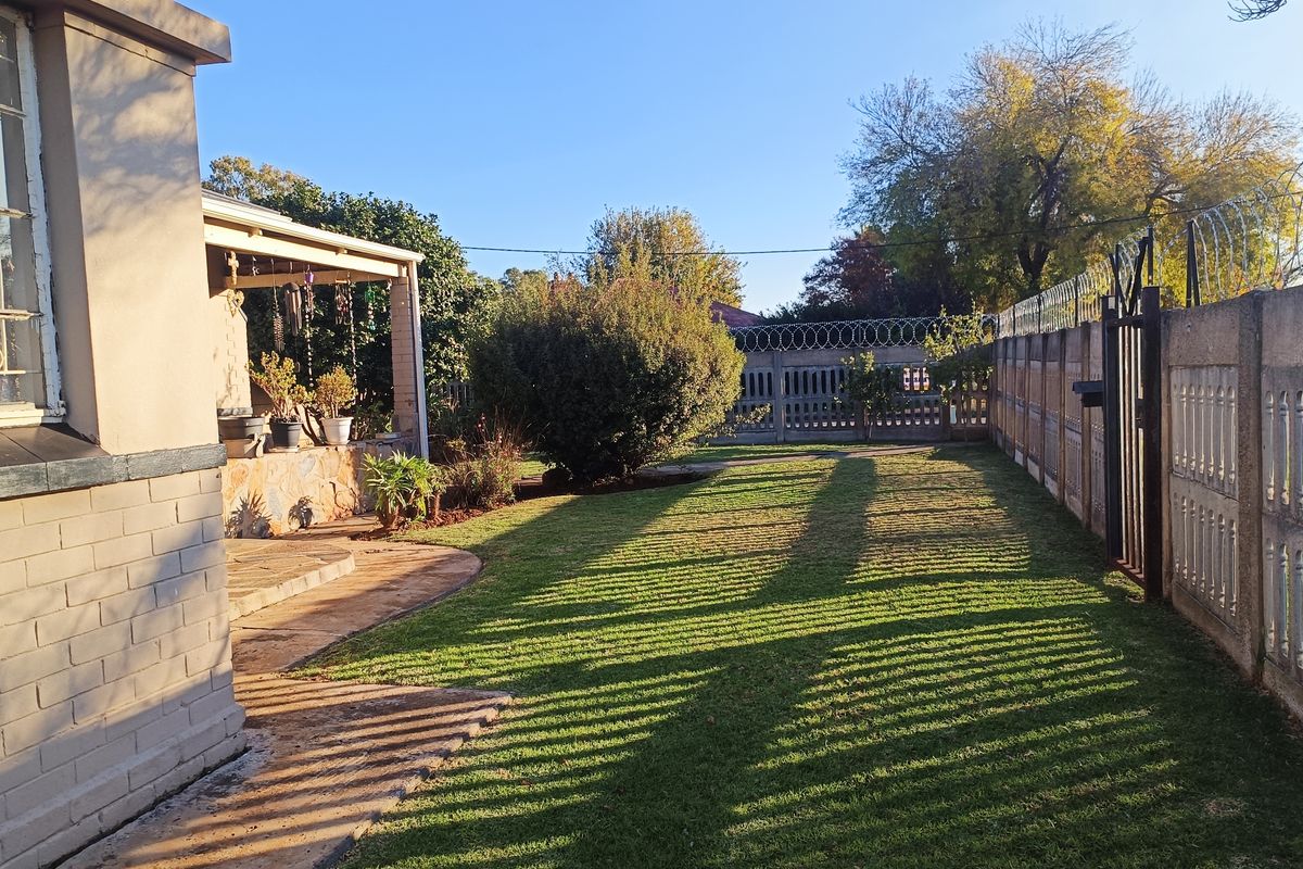 Welcome to a well maintained beautiful home. - Photo 5