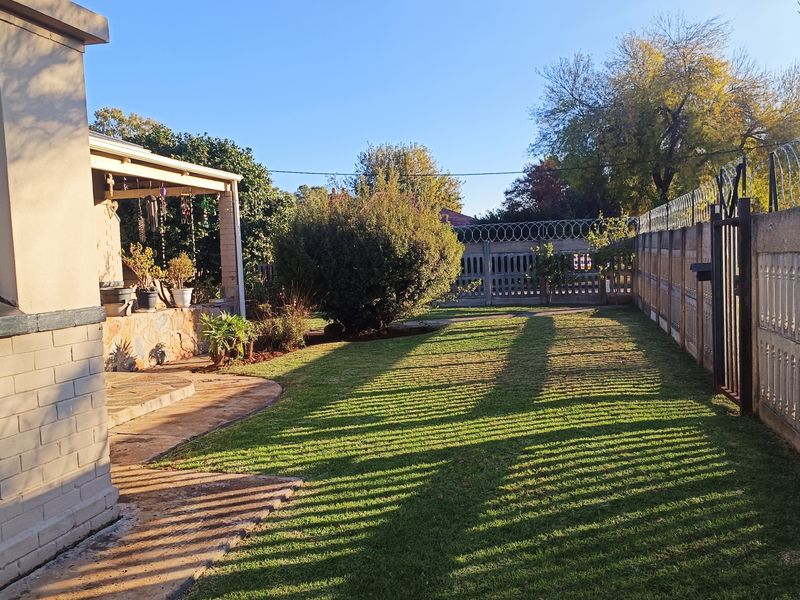 Welcome to a well maintained beautiful home. - Photo 5