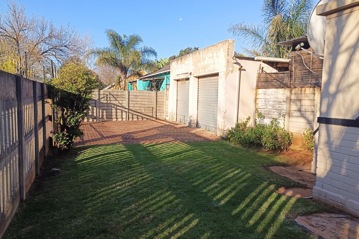 Welcome to a well maintained beautiful home. - Photo 4