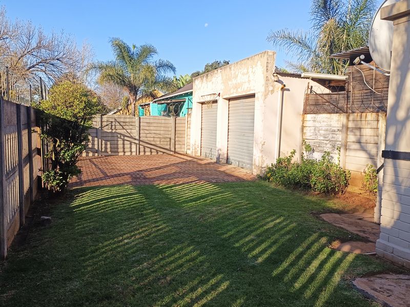 Welcome to a well maintained beautiful home. - Photo 4