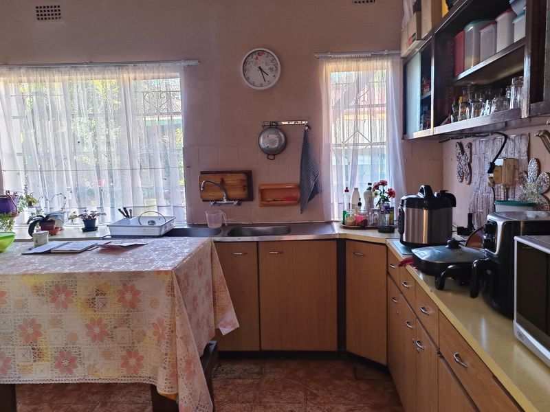 Welcome to a well maintained beautiful home. - Photo 10