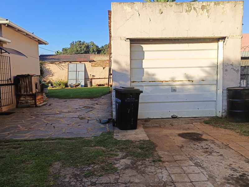 Welcome to a well maintained beautiful home. - Photo 9