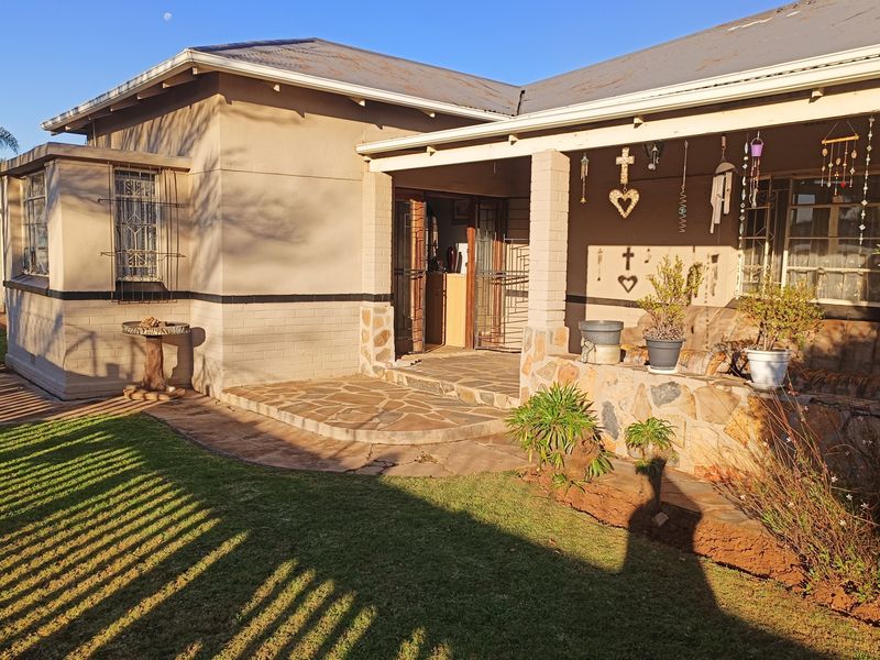 Welcome to a well maintained beautiful home. - Photo 6