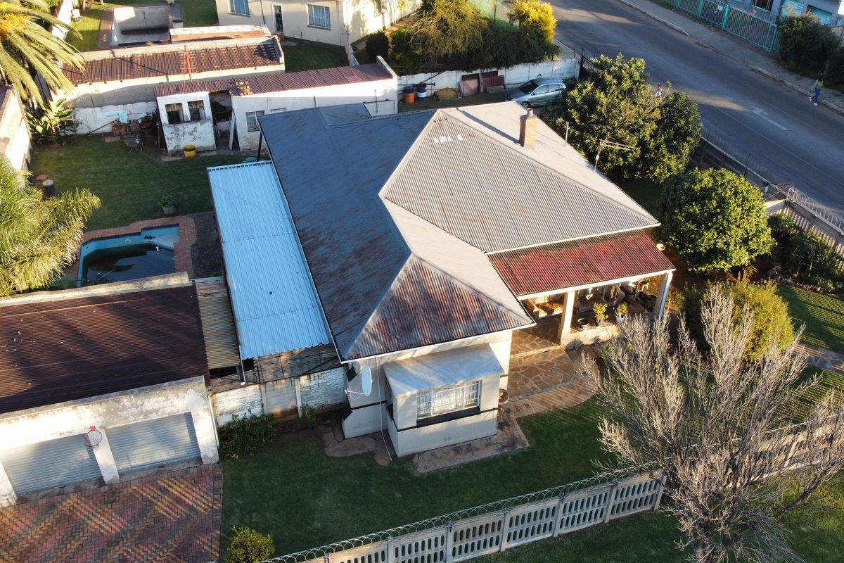 Welcome to a well maintained beautiful home. - Photo 2