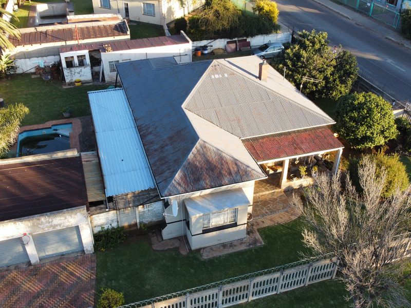 Welcome to a well maintained beautiful home. - Photo 2