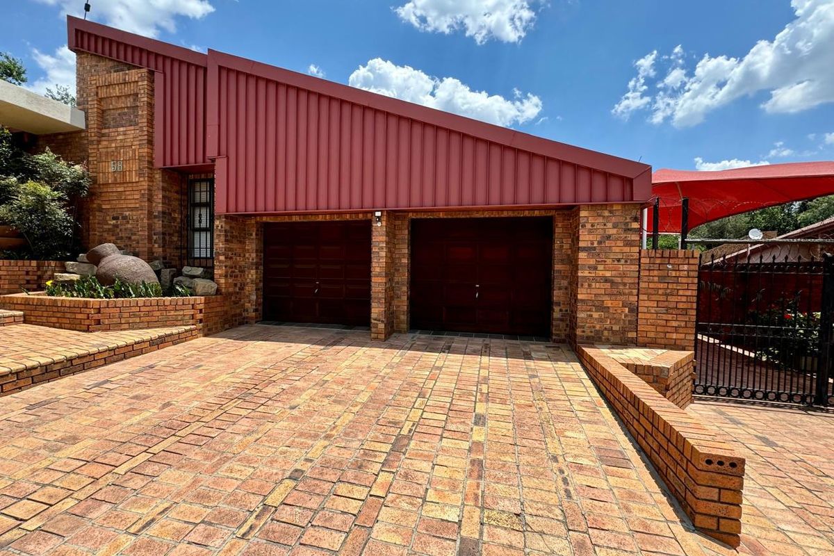 Entertainers' heaven!!  Spacious and luxurious off the grid home for sale in Trichardt - Photo 3