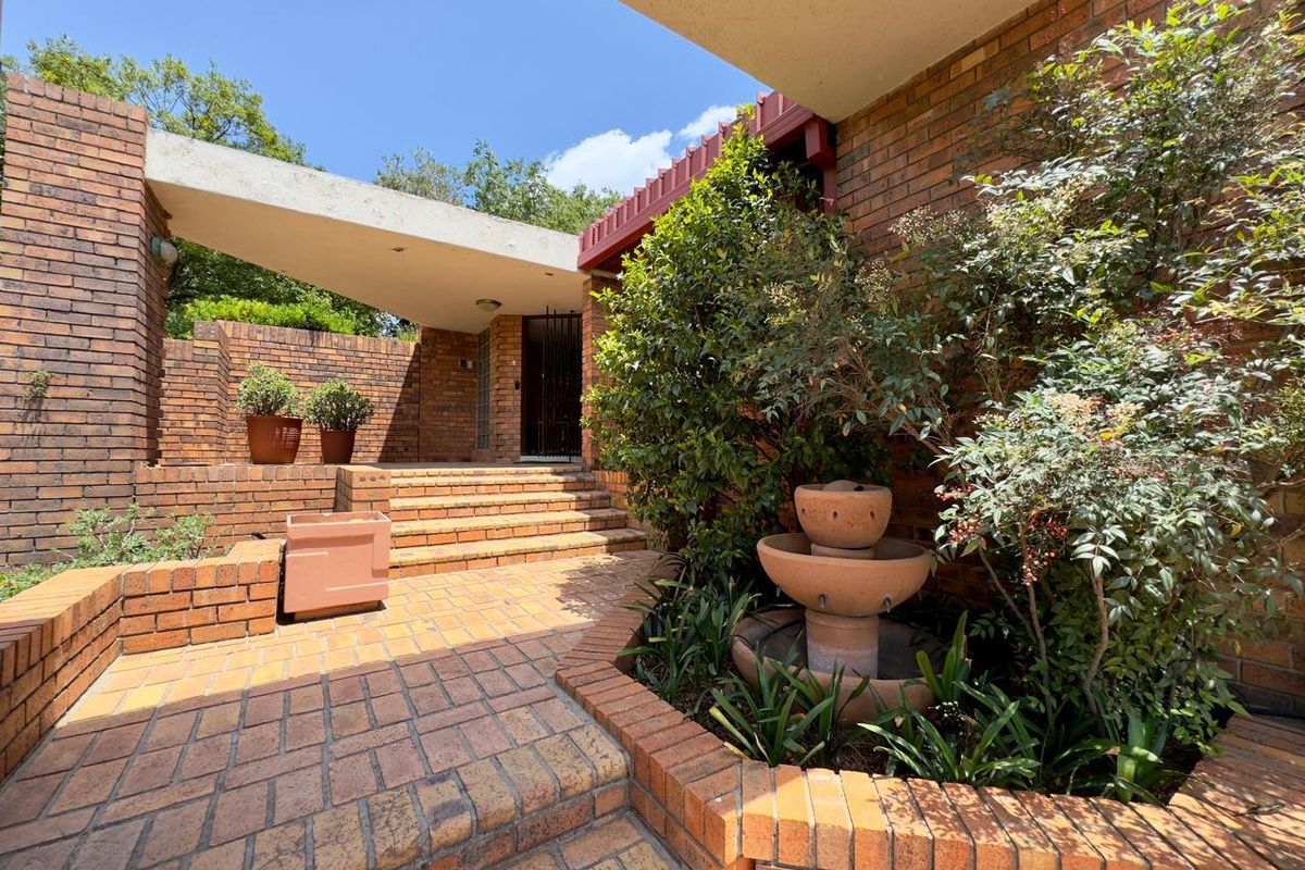 Entertainers' heaven!!  Spacious and luxurious off the grid home for sale in Trichardt - Photo 4