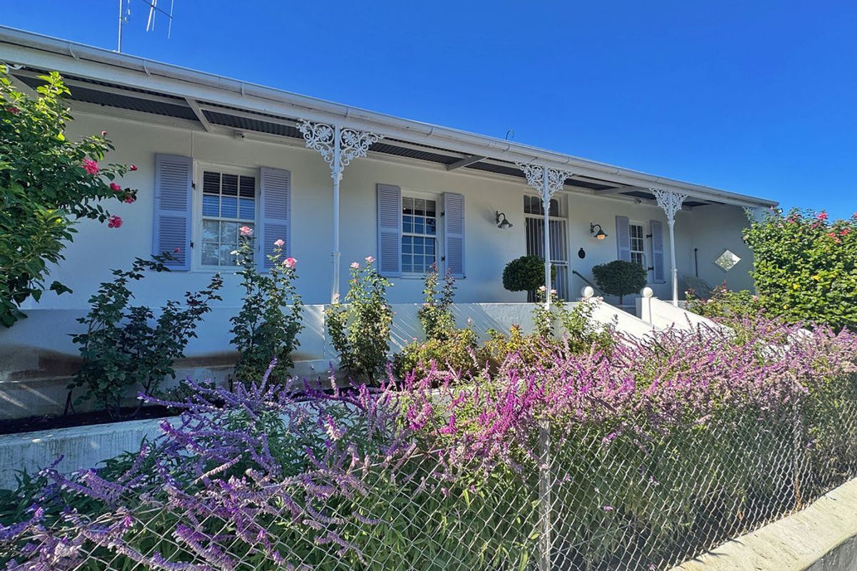 Charming Victorian Gem in Historic Church Street, Tulbagh – Modern Comfort Meets Heritage Elegance. - Photo 5