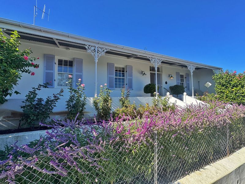 Charming Victorian Gem in Historic Church Street, Tulbagh – Modern Comfort Meets Heritage Elegance. - Photo 5