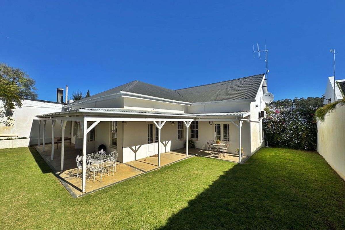 Charming Victorian Gem in Historic Church Street, Tulbagh – Modern Comfort Meets Heritage Elegance. - Photo 3