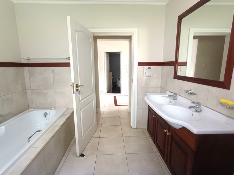 Exclusive, Luxury Townhouse with Private Pool - Photo 8