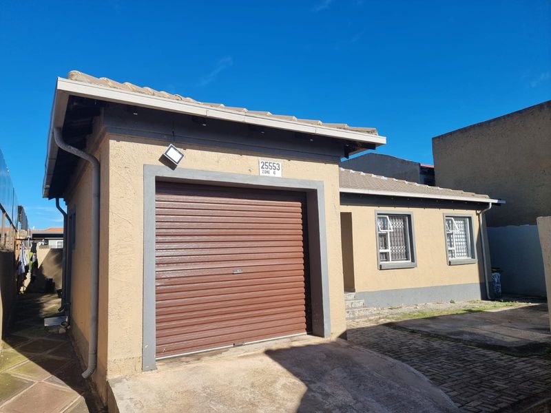 Three Bedroom Two Bathroom House with Garage for Sale - Photo 8
