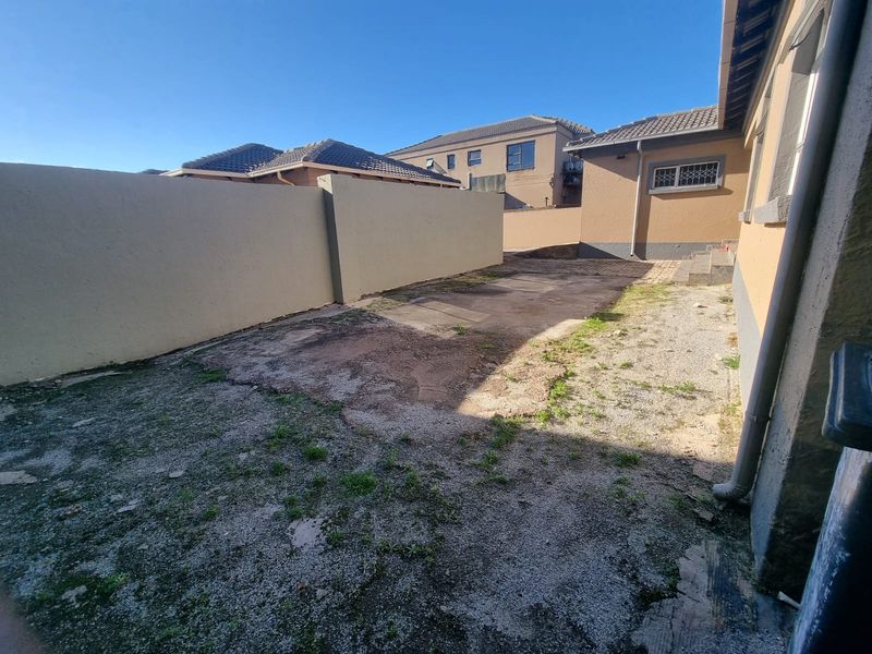 Three Bedroom Two Bathroom House with Garage for Sale - Photo 6