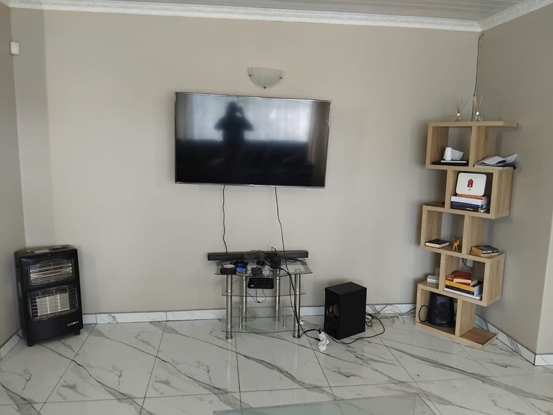 4 Bedroom house ext 8 - Photo 8