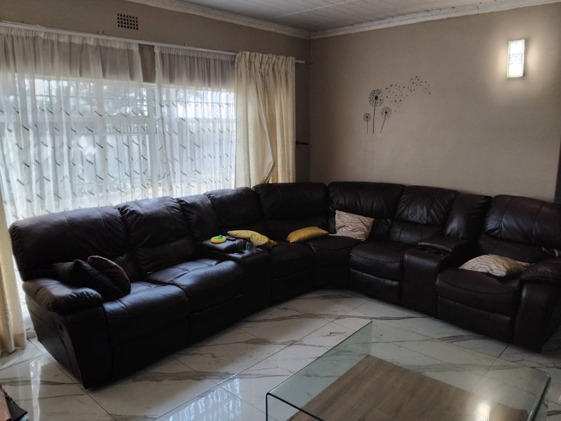 4 Bedroom house ext 8 - Photo 7