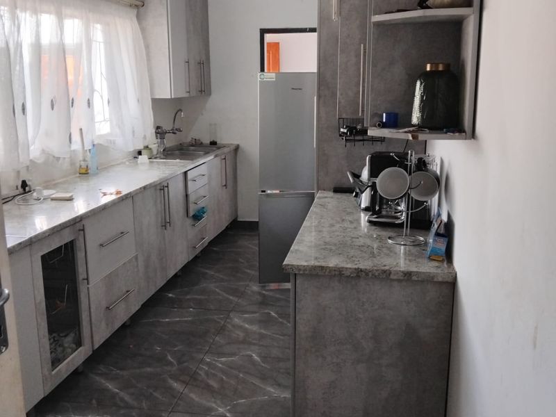 4 Bedroom house ext 8 - Photo 4