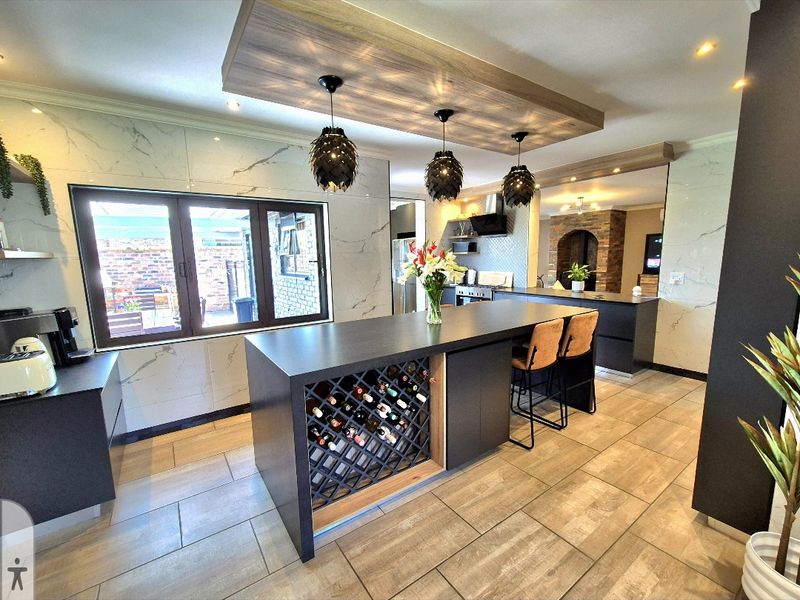 Immaculate move in ready modern secure house - Photo 8