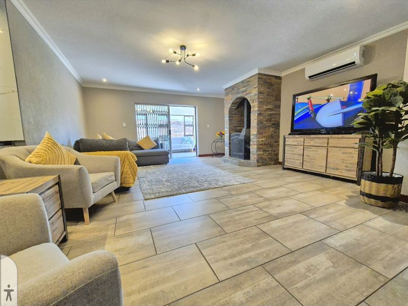 Immaculate move in ready modern secure house - Photo 2