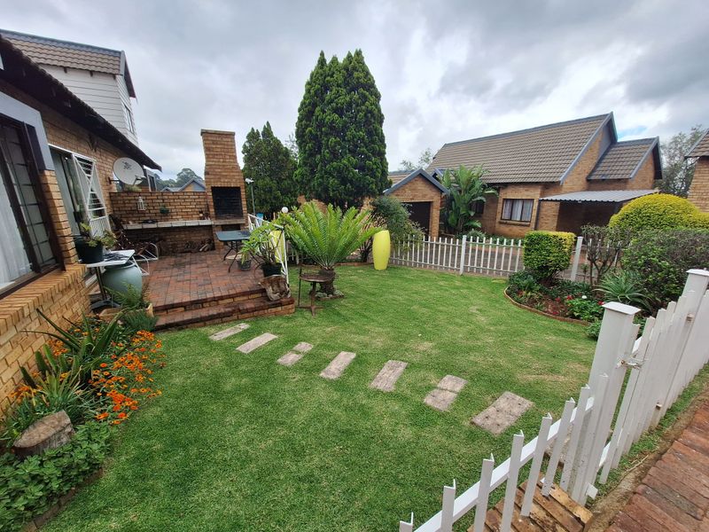 LOCK UP AND GO LIVING IN A SECURE COMPLEX - Photo 7