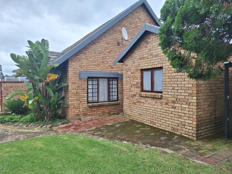 LOCK UP AND GO LIVING IN A SECURE COMPLEX - Photo 5