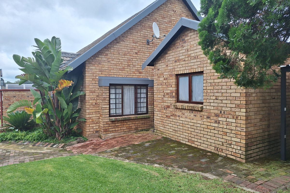 LOCK UP AND GO LIVING IN A SECURE COMPLEX - Photo 5