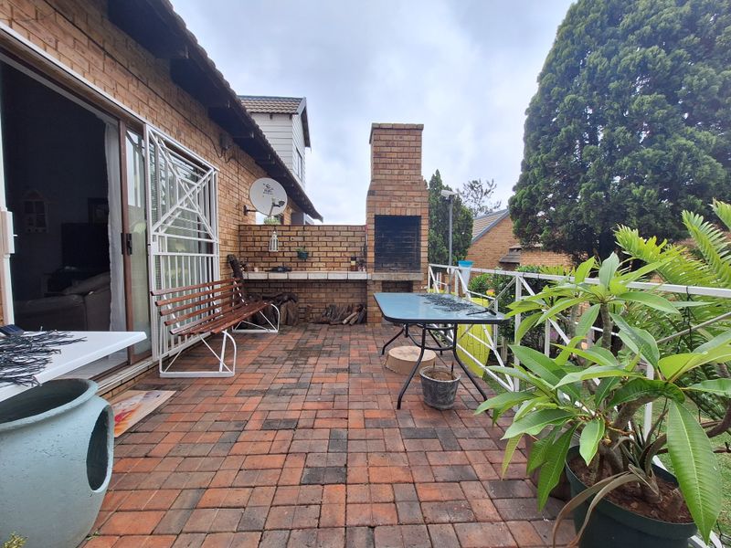 LOCK UP AND GO LIVING IN A SECURE COMPLEX - Photo 8