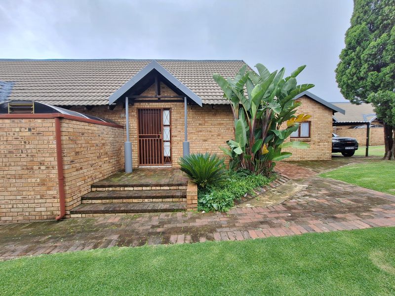 LOCK UP AND GO LIVING IN A SECURE COMPLEX - Photo 6