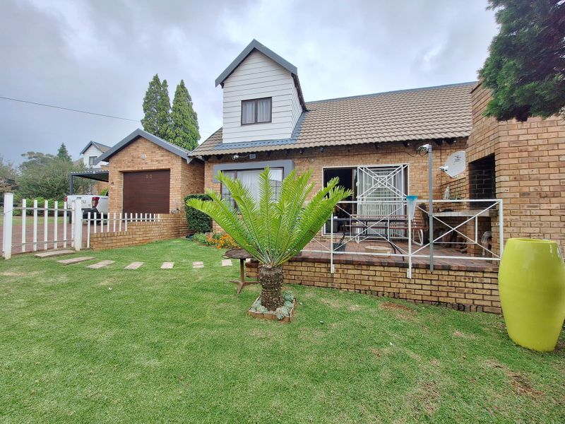 LOCK UP AND GO LIVING IN A SECURE COMPLEX - Photo 2