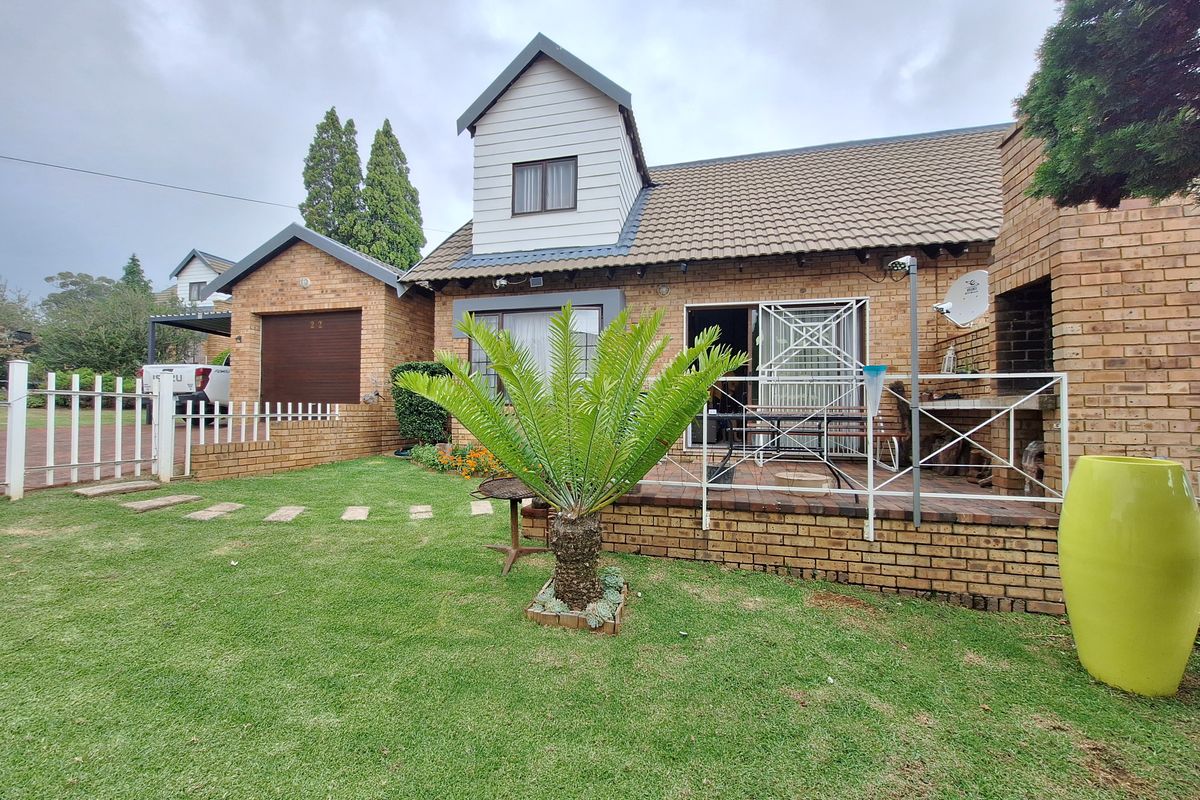 LOCK UP AND GO LIVING IN A SECURE COMPLEX - Photo 2