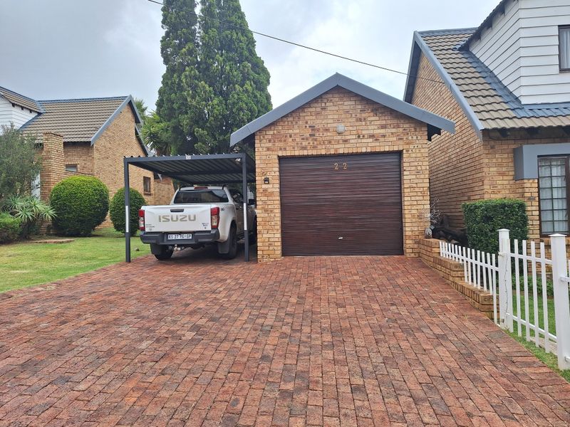 LOCK UP AND GO LIVING IN A SECURE COMPLEX - Photo 3