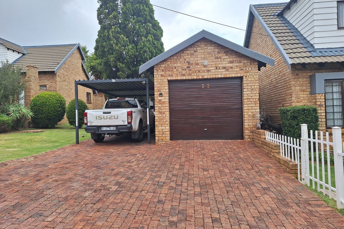 LOCK UP AND GO LIVING IN A SECURE COMPLEX - Photo 3