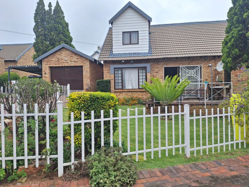 LOCK UP AND GO LIVING IN A SECURE COMPLEX - Photo 4