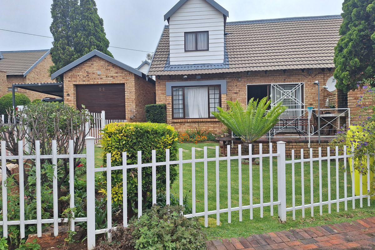 LOCK UP AND GO LIVING IN A SECURE COMPLEX - Photo 4