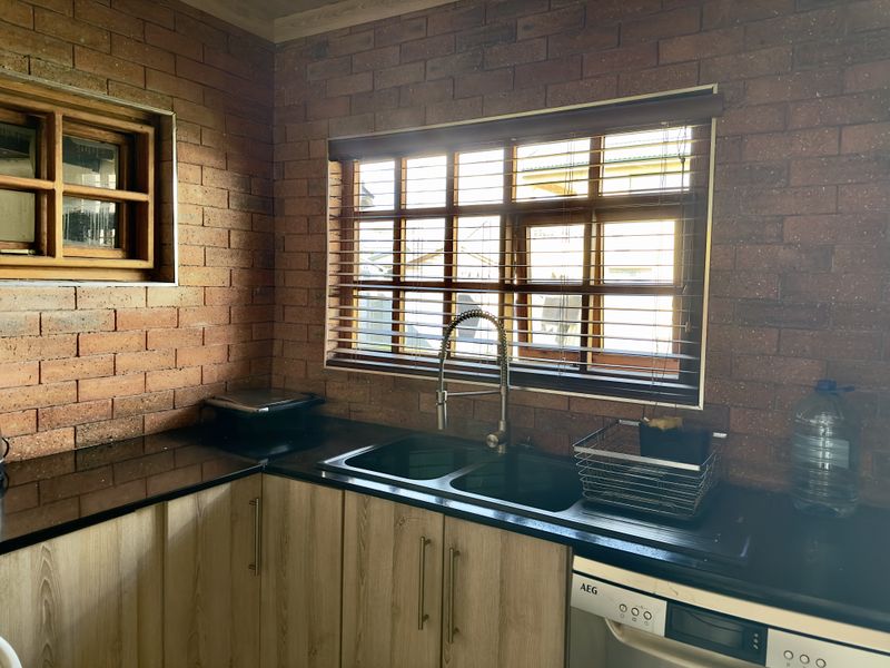 Modern 3-Bedroom Home with Solar Power and Flat Potential. - Photo 6