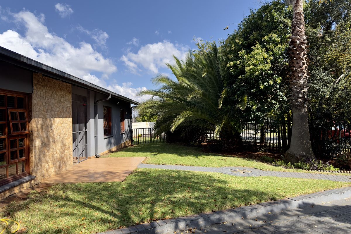 Modern 3-Bedroom Home with Solar Power and Flat Potential. - Photo 3