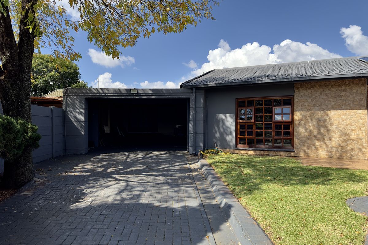 Modern 3-Bedroom Home with Solar Power and Flat Potential. - Photo 2