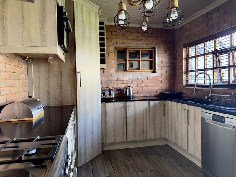 Modern 3-Bedroom Home with Solar Power and Flat Potential. - Photo 4