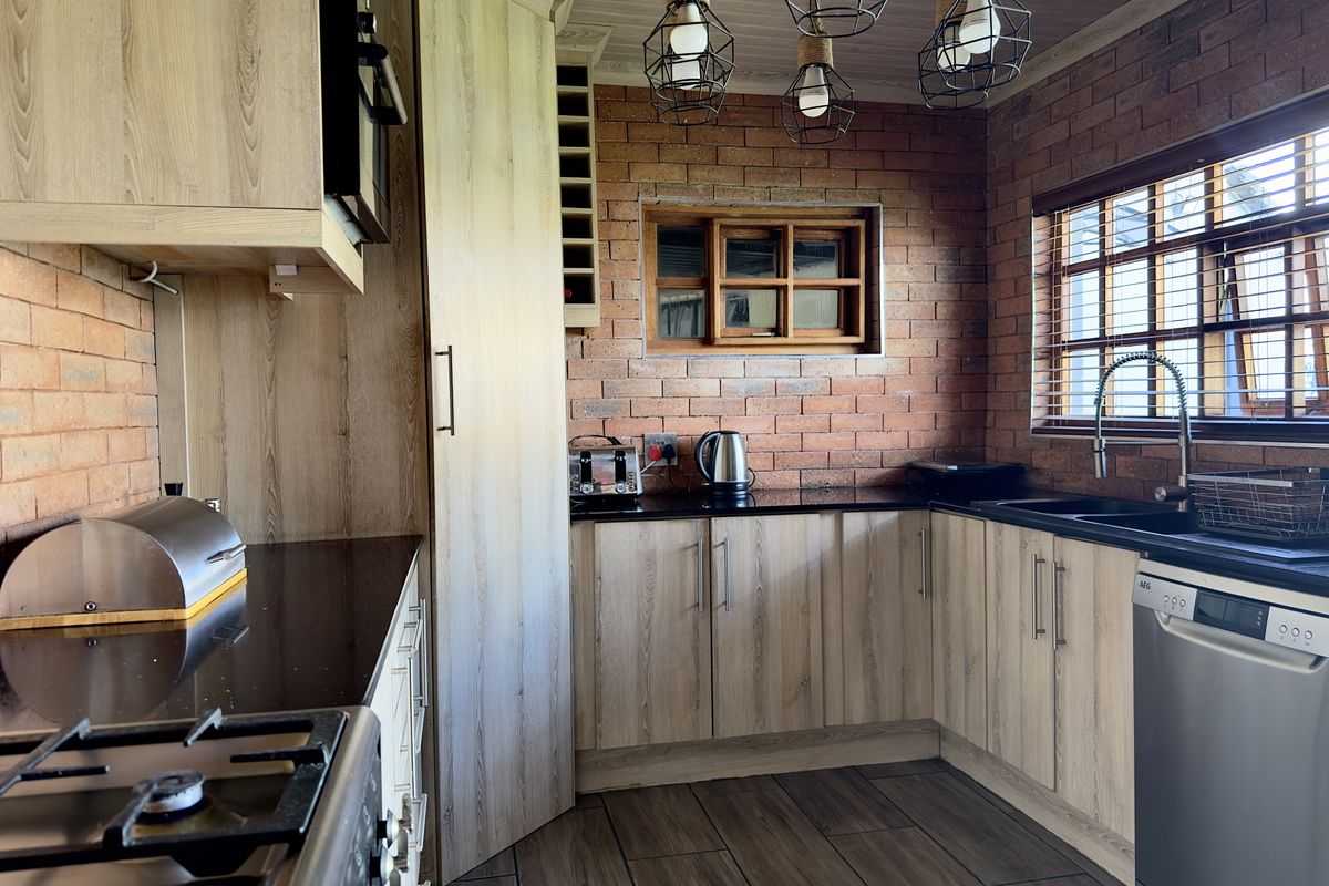 Modern 3-Bedroom Home with Solar Power and Flat Potential. - Photo 4