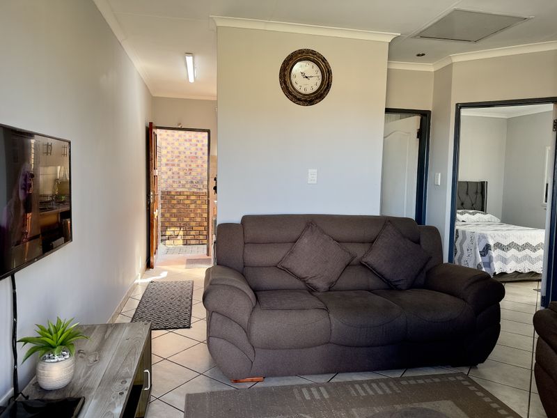 Move-in Ready 2-Bedroom Townhouse in Evander Community. - Photo 2