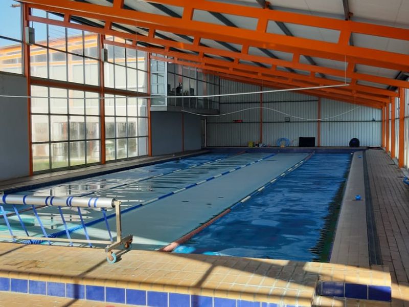 FOR SALE: Unique Property with Indoor Swimming Pool – Endless Potential! - Photo 3